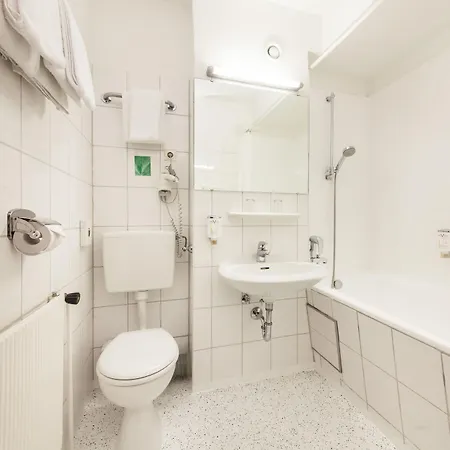 فندق Sure By Western Hauptbahnhof 3*