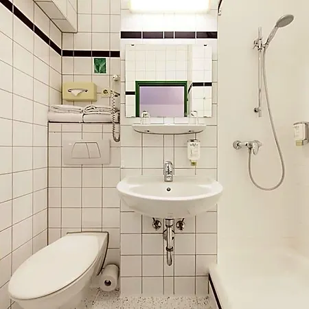 Sure By Western Hauptbahnhof 3*